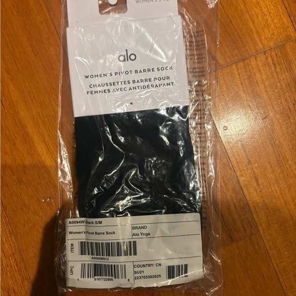 ALO Yoga Black Barre Socks - Picture 2 of 7